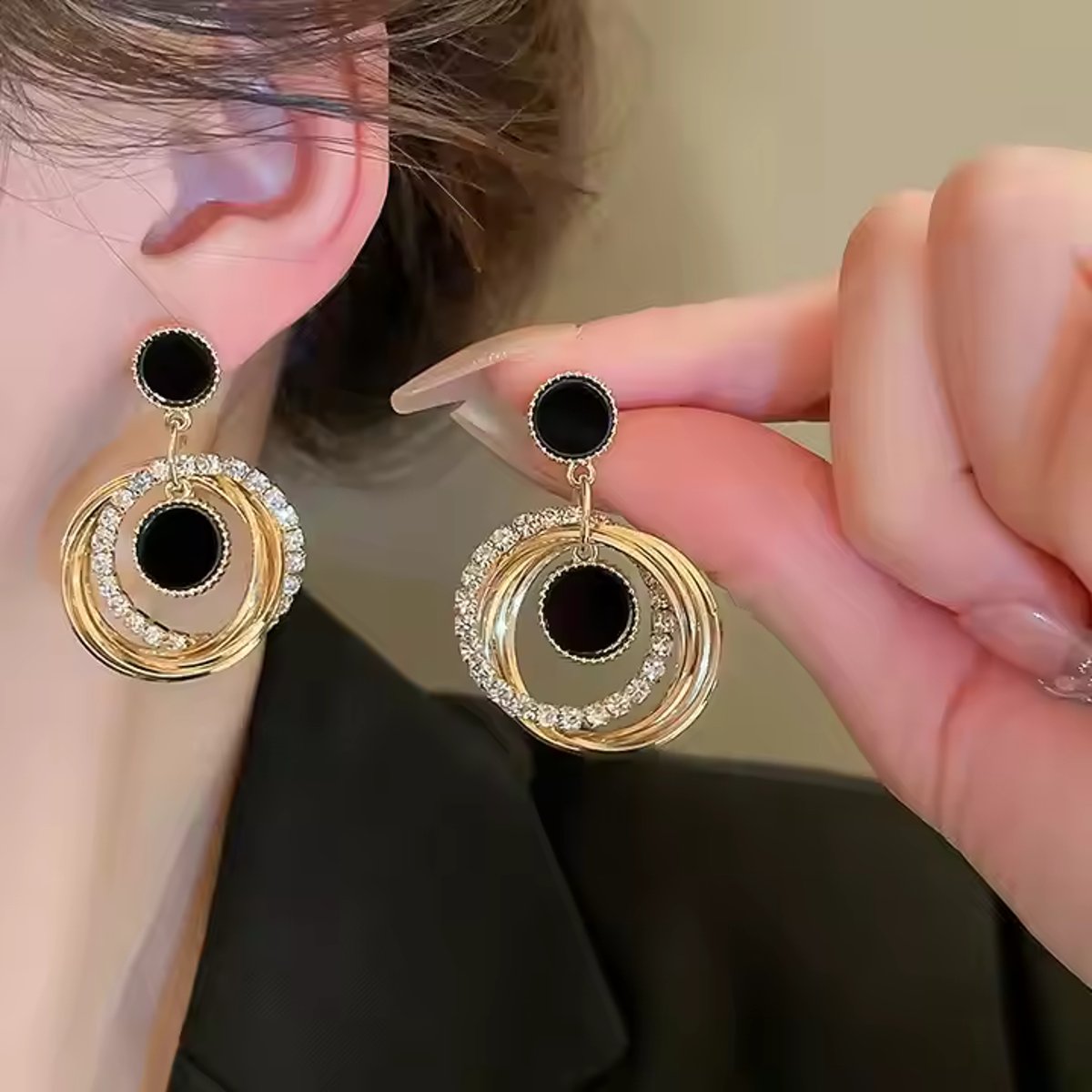 korean beautiful layerd Luxurious black and gold drop earring