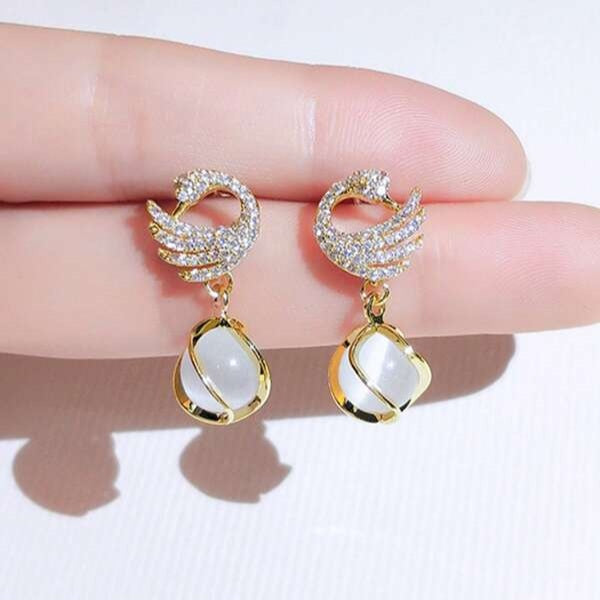 Korean Crystal Sparking Diamond Earring for Women Gold3
