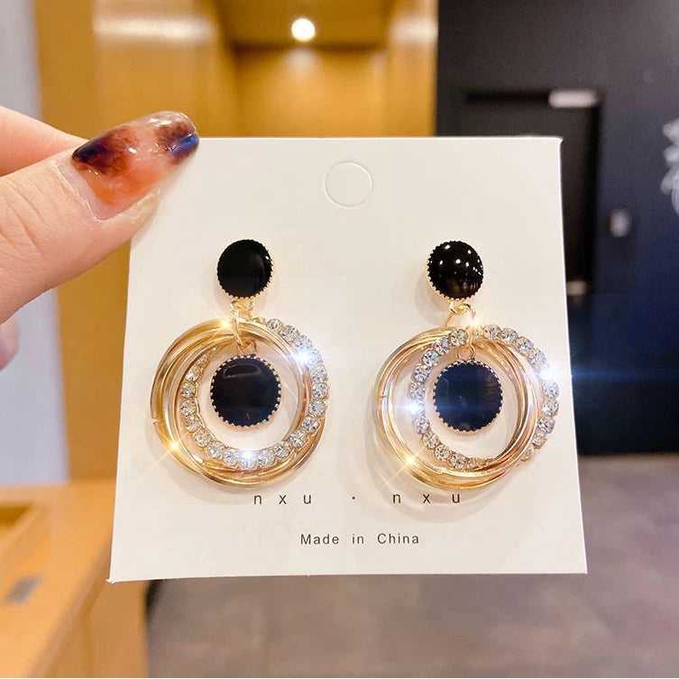 korean beautiful layerd Luxurious black and gold drop earring