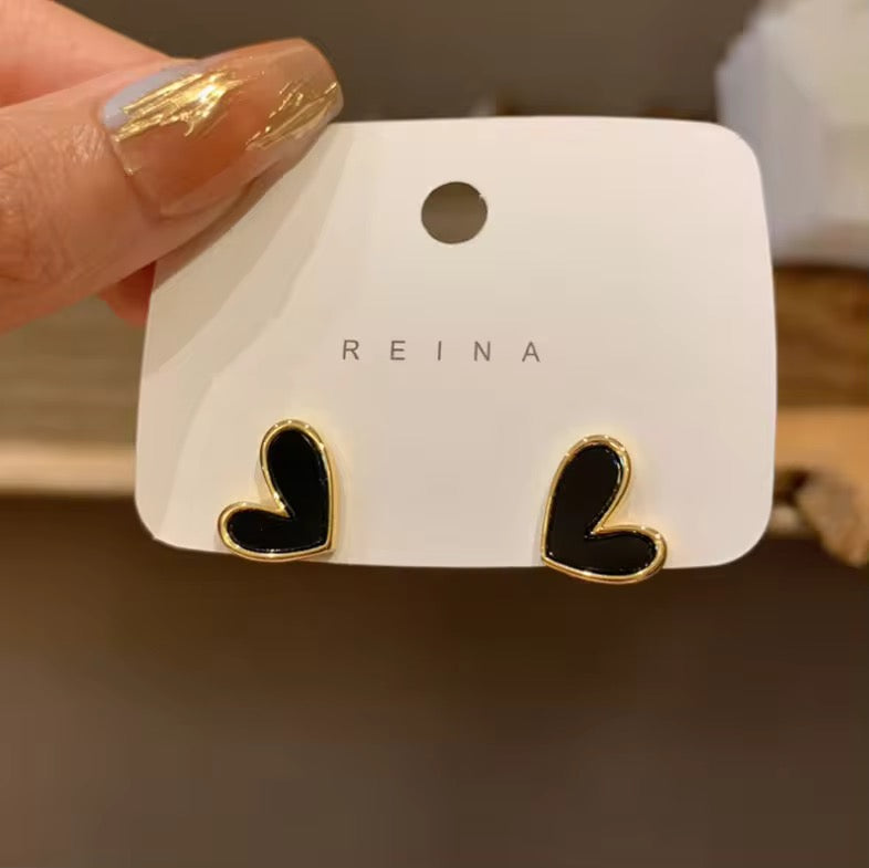 Korean cute black heart-shaped Earring