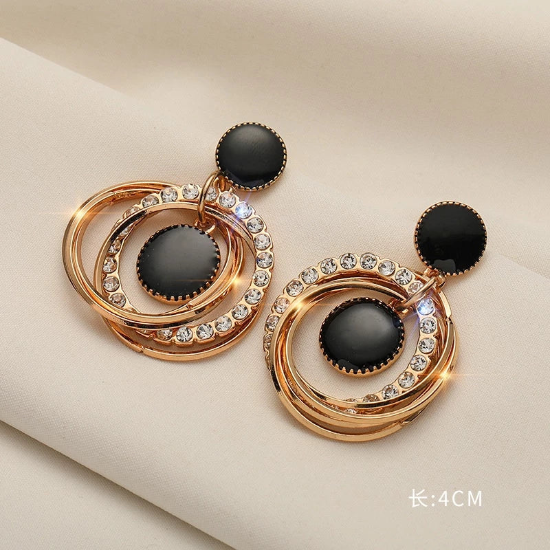 korean beautiful layerd Luxurious black and gold drop earring