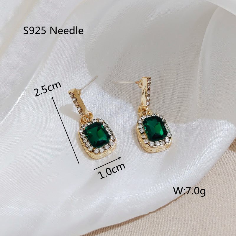 koren Luxurious green stone Earring