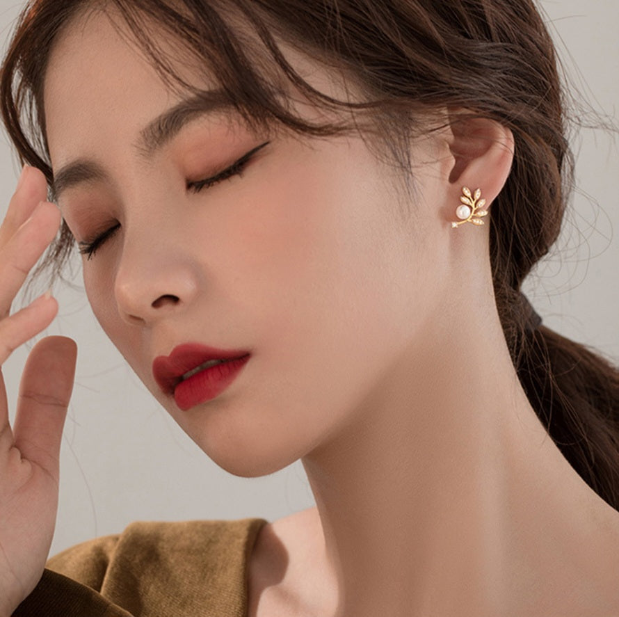Korean Gold Leaf And Pearl Stud earring