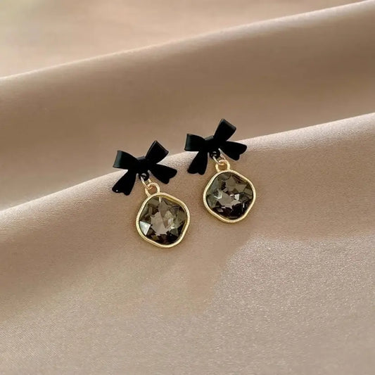 Cute Black Stone Crystal Cute Korean earrings for women Alloy Earring Set